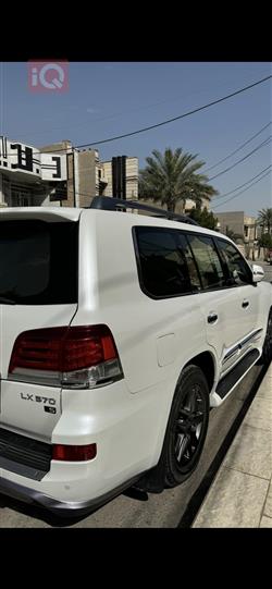 لێکزس LX